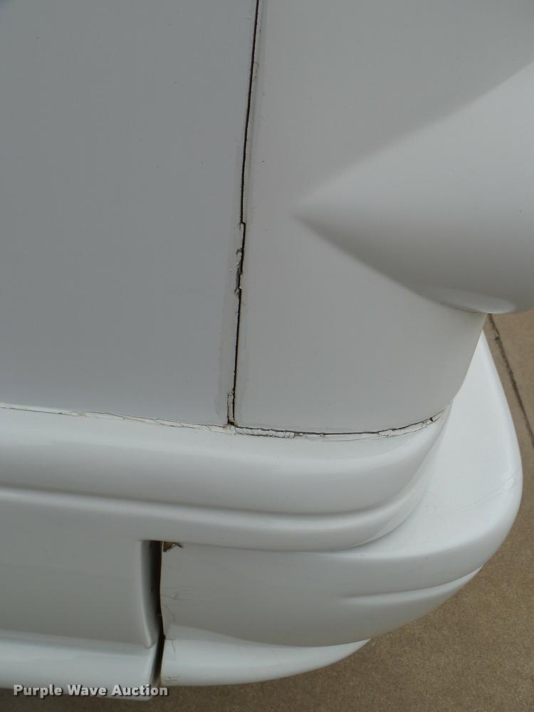 image for item DB2273 2005 Ford E350 Super Duty shuttle bus