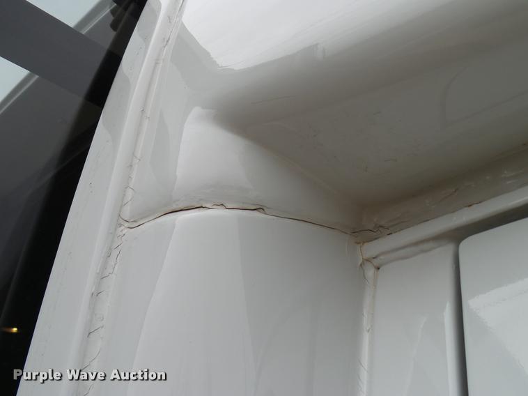 image for item DB2273 2005 Ford E350 Super Duty shuttle bus