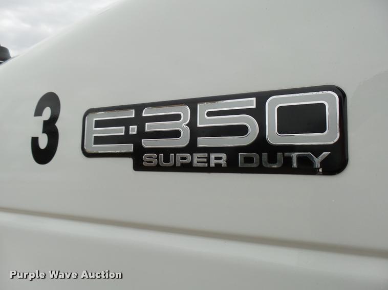 image for item DB2273 2005 Ford E350 Super Duty shuttle bus