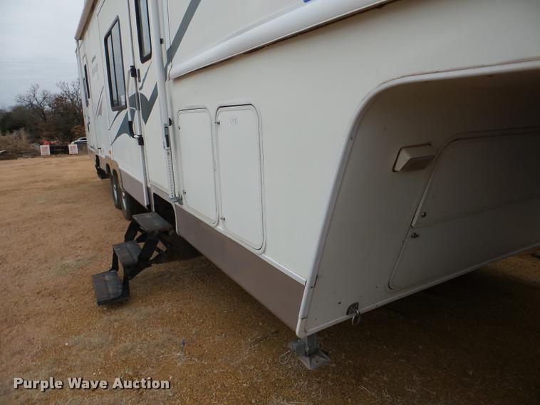 image for item DB2295 2004 Fleetwood camper