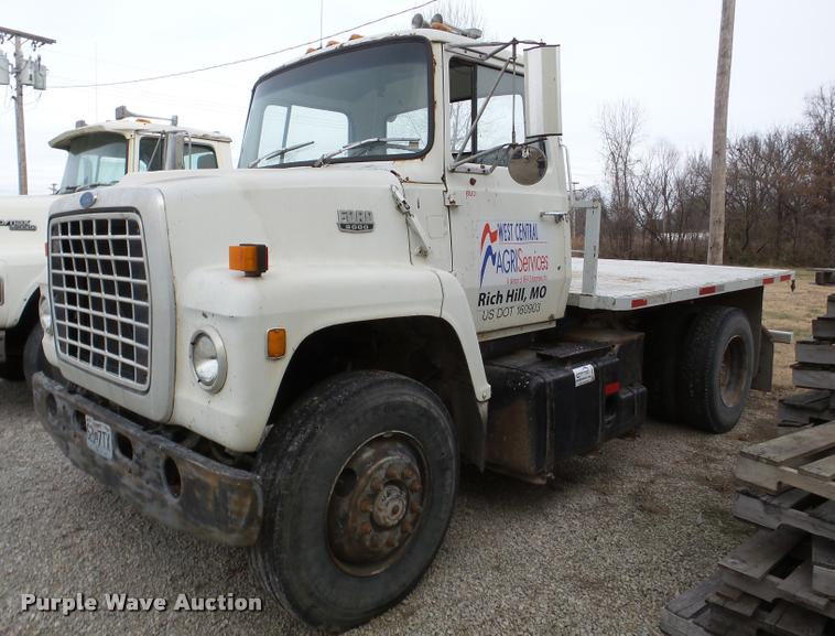 image for item DB5403 1985 Ford LN9000 flatbed truck