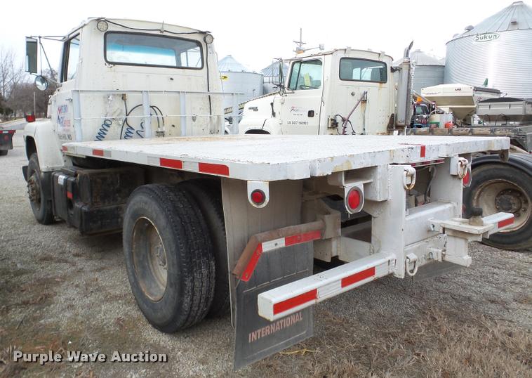 image for item DB5403 1985 Ford LN9000 flatbed truck