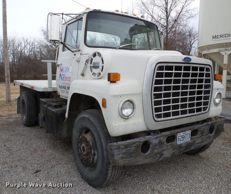 image for item DB5403 1985 Ford LN9000 flatbed truck