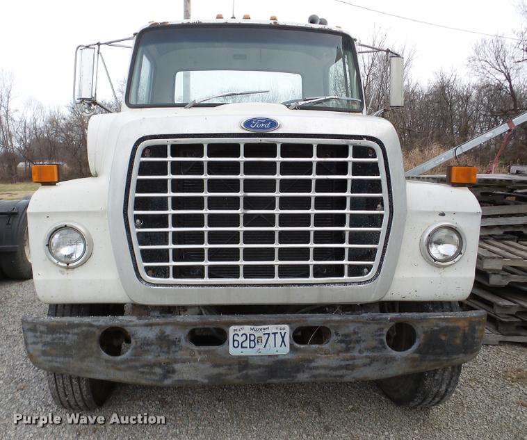 image for item DB5403 1985 Ford LN9000 flatbed truck