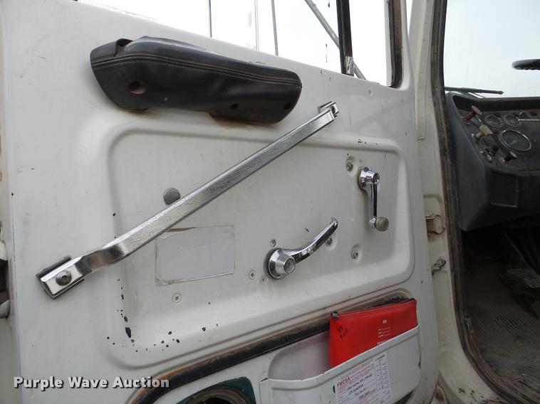 image for item DB5403 1985 Ford LN9000 flatbed truck