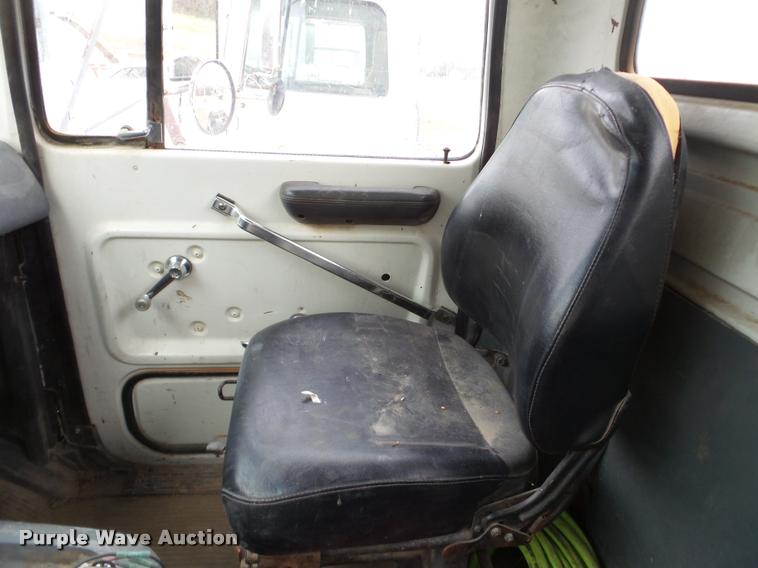 image for item DB5403 1985 Ford LN9000 flatbed truck