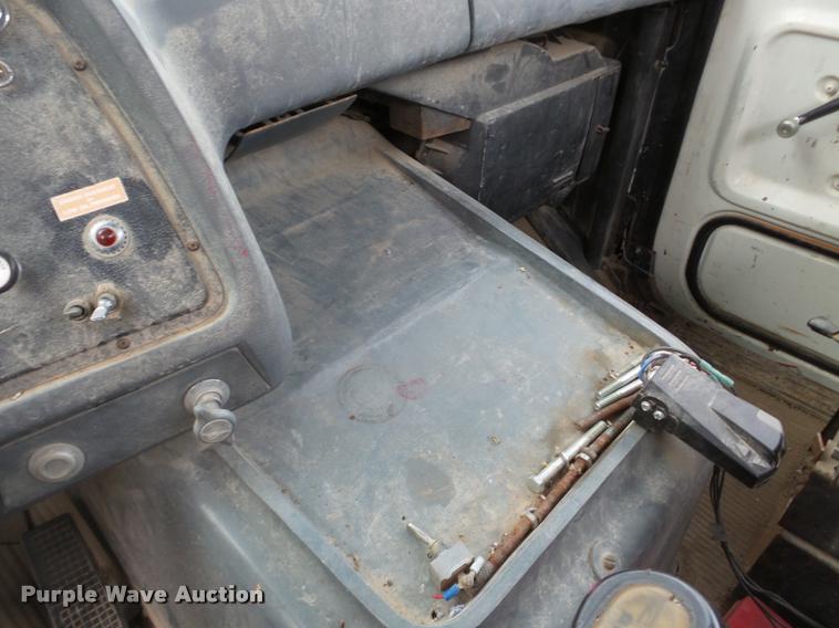 image for item DB5403 1985 Ford LN9000 flatbed truck