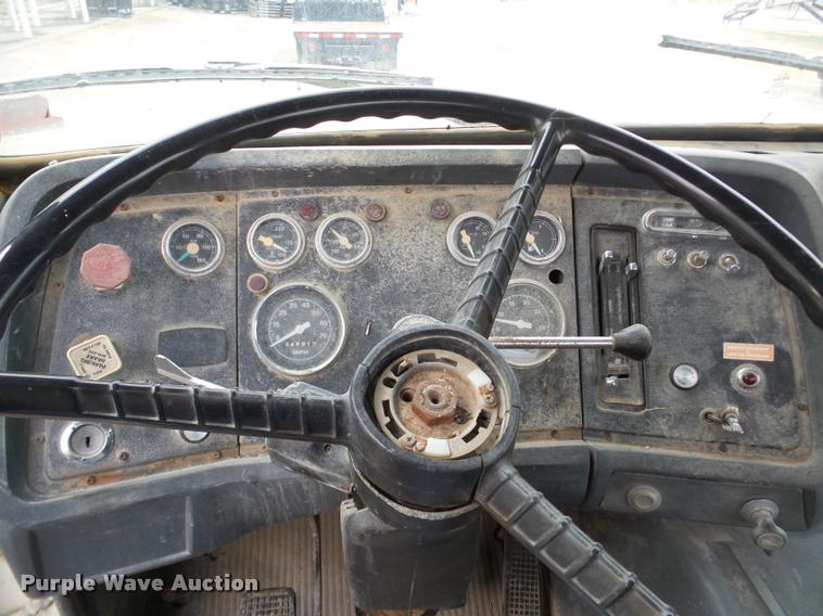 image for item DB5403 1985 Ford LN9000 flatbed truck