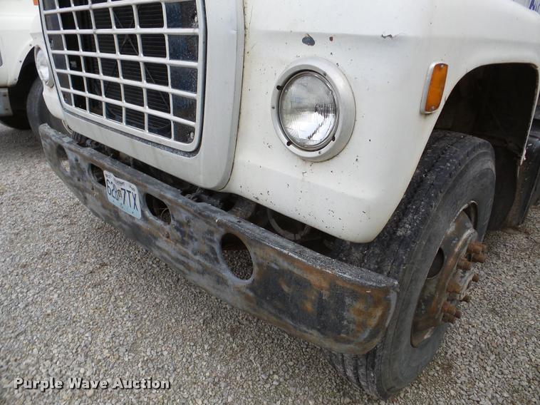 image for item DB5403 1985 Ford LN9000 flatbed truck