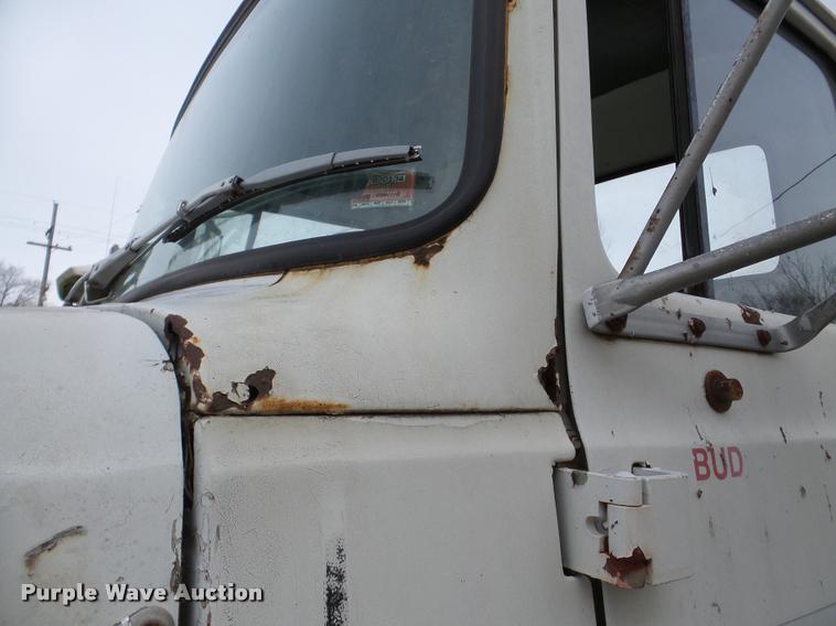 image for item DB5403 1985 Ford LN9000 flatbed truck