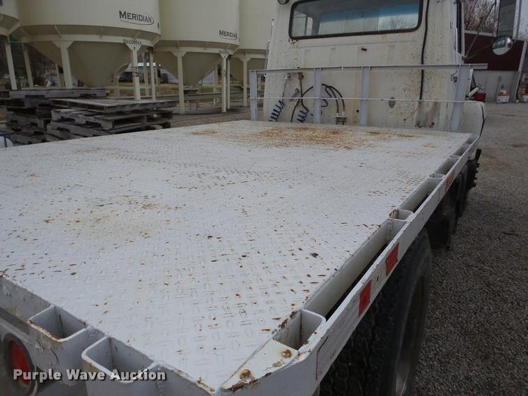image for item DB5403 1985 Ford LN9000 flatbed truck