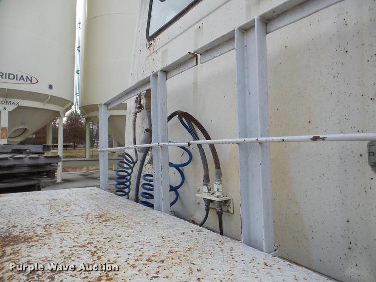 image for item DB5403 1985 Ford LN9000 flatbed truck