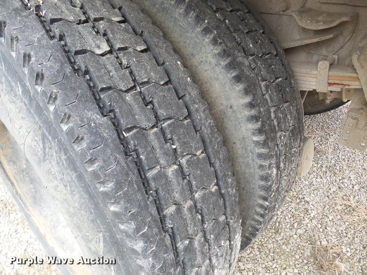 image for item DB5403 1985 Ford LN9000 flatbed truck