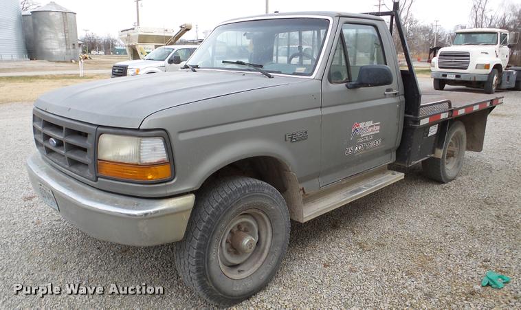 image for item DB5405 1995 Ford F250 flatbed pickup truck