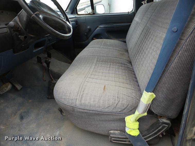 image for item DB5405 1995 Ford F250 flatbed pickup truck