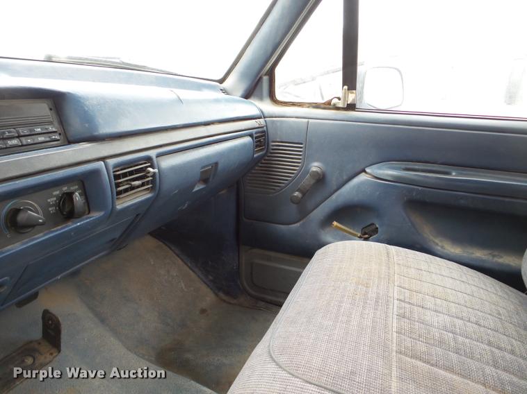 image for item DB5405 1995 Ford F250 flatbed pickup truck