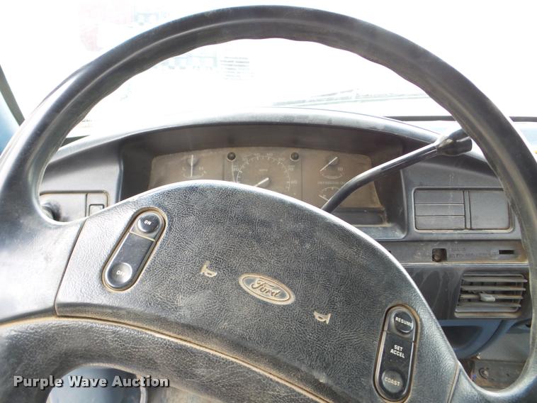 image for item DB5405 1995 Ford F250 flatbed pickup truck