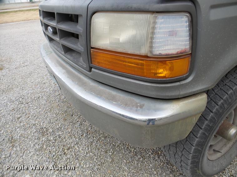 image for item DB5405 1995 Ford F250 flatbed pickup truck