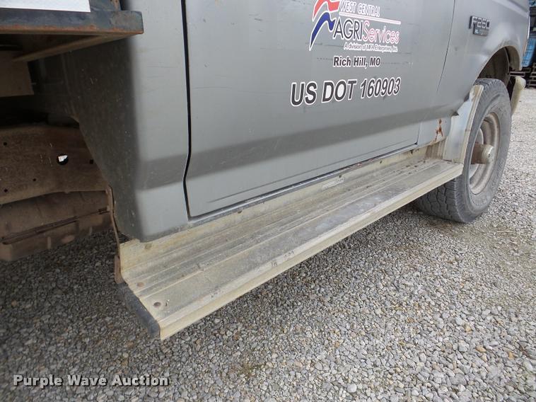 image for item DB5405 1995 Ford F250 flatbed pickup truck