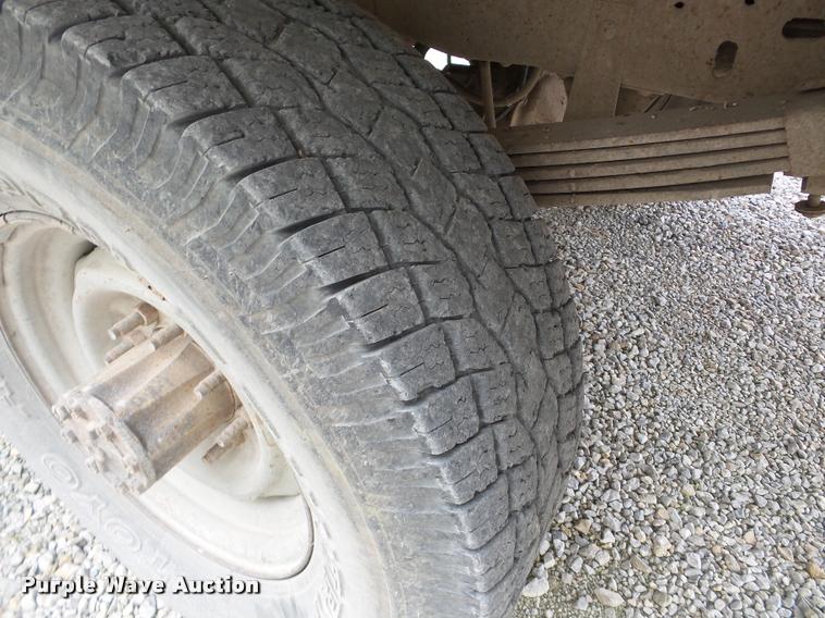 image for item DB5405 1995 Ford F250 flatbed pickup truck