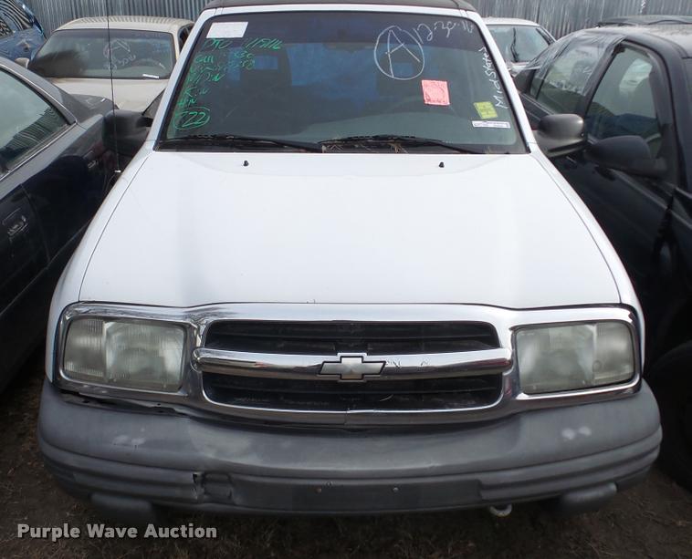 image for item DG9504 2003 Chevrolet Tracker SUV