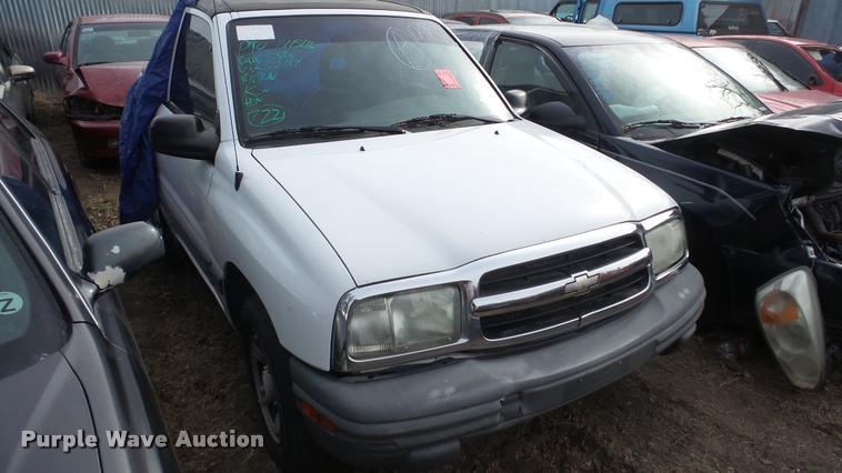 image for item DG9504 2003 Chevrolet Tracker SUV