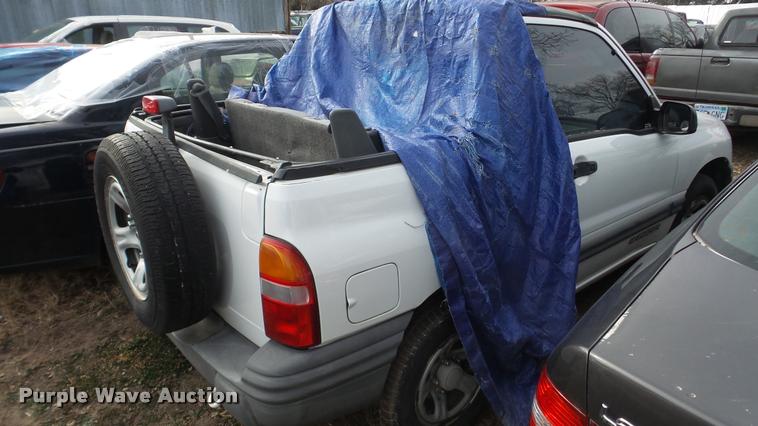 image for item DG9504 2003 Chevrolet Tracker SUV