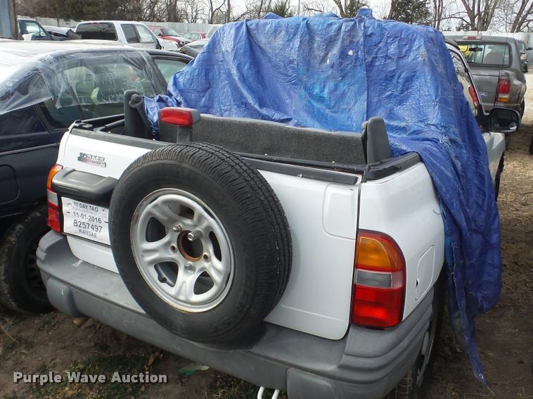 image for item DG9504 2003 Chevrolet Tracker SUV