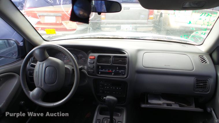 image for item DG9504 2003 Chevrolet Tracker SUV