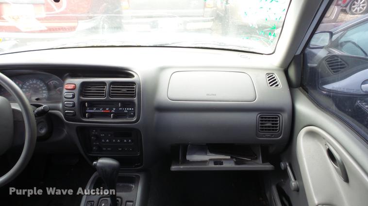 image for item DG9504 2003 Chevrolet Tracker SUV