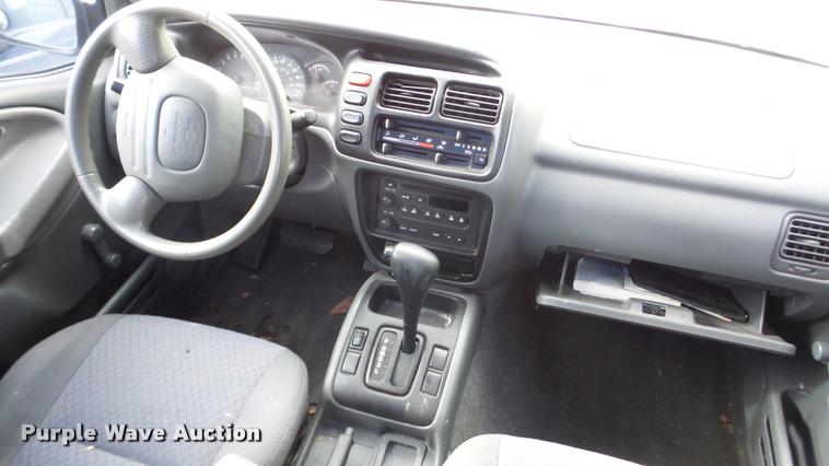 image for item DG9504 2003 Chevrolet Tracker SUV