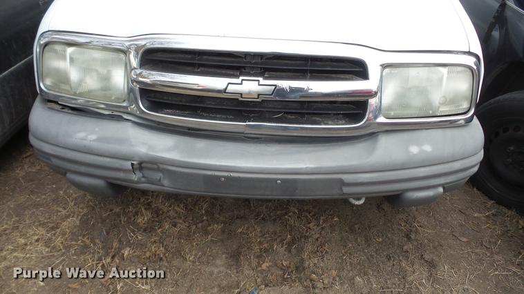 image for item DG9504 2003 Chevrolet Tracker SUV