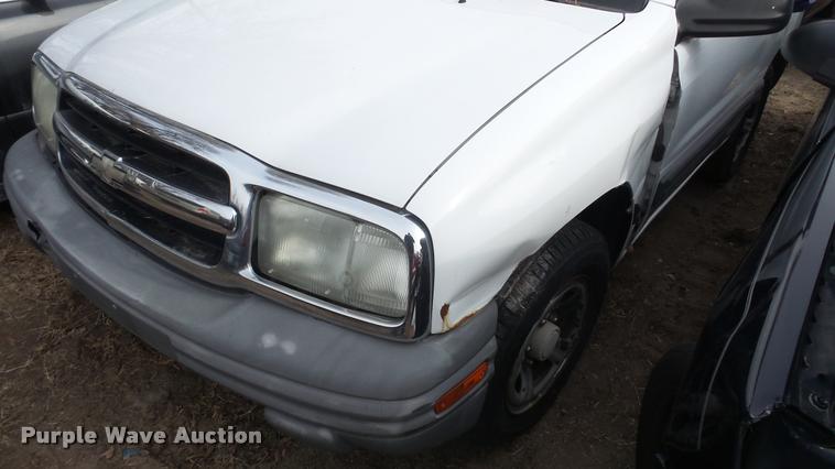 image for item DG9504 2003 Chevrolet Tracker SUV