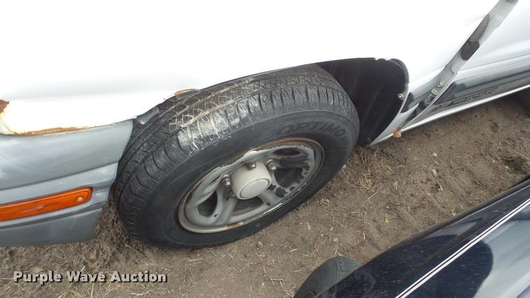 image for item DG9504 2003 Chevrolet Tracker SUV