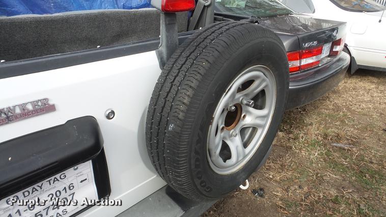 image for item DG9504 2003 Chevrolet Tracker SUV