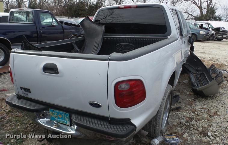image for item DG9514 2001 Ford F150 SuperCrew pickup truck