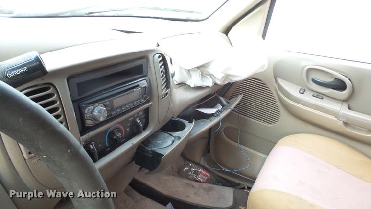 image for item DG9514 2001 Ford F150 SuperCrew pickup truck