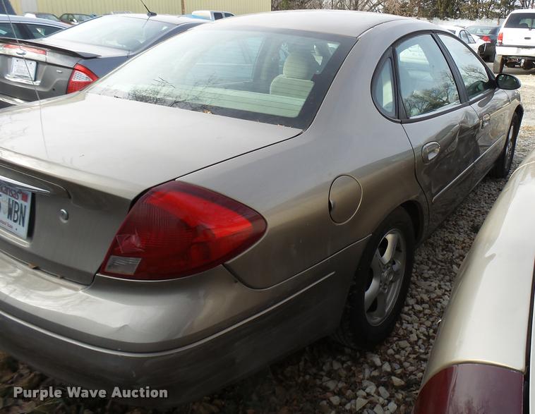 image for item DG9517 2002 Ford Taurus SE