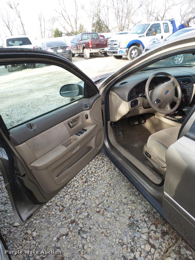 image for item DG9517 2002 Ford Taurus SE