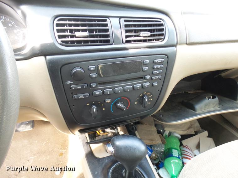 image for item DG9517 2002 Ford Taurus SE