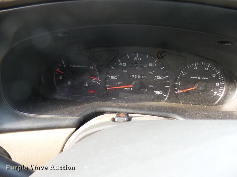 image for item DG9517 2002 Ford Taurus SE