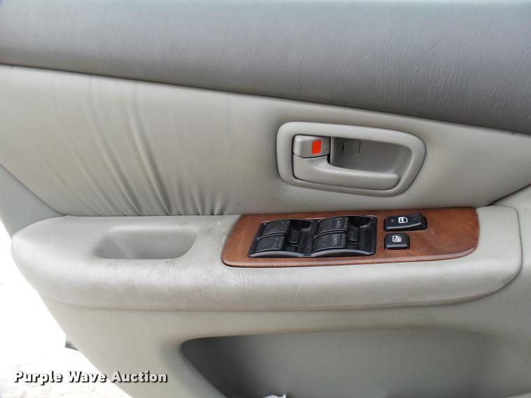 image for item DG9518 2001 Lexus ES 300