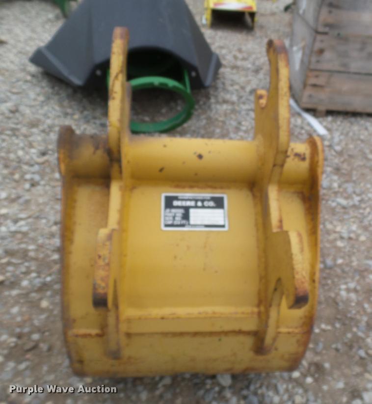 image for item DI9549 John Deere bucket