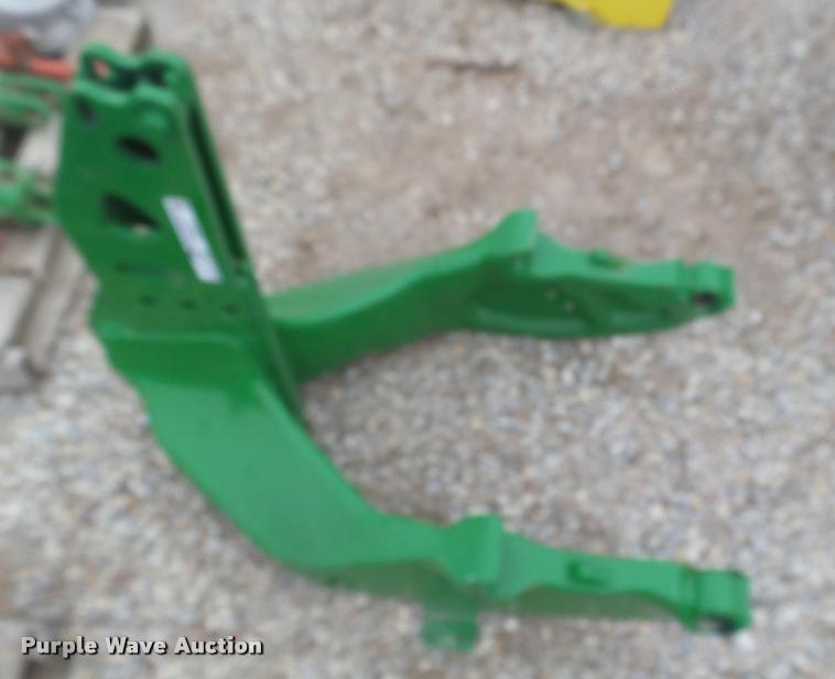 image for item DI9551 John Deere 563/673 loader bracket