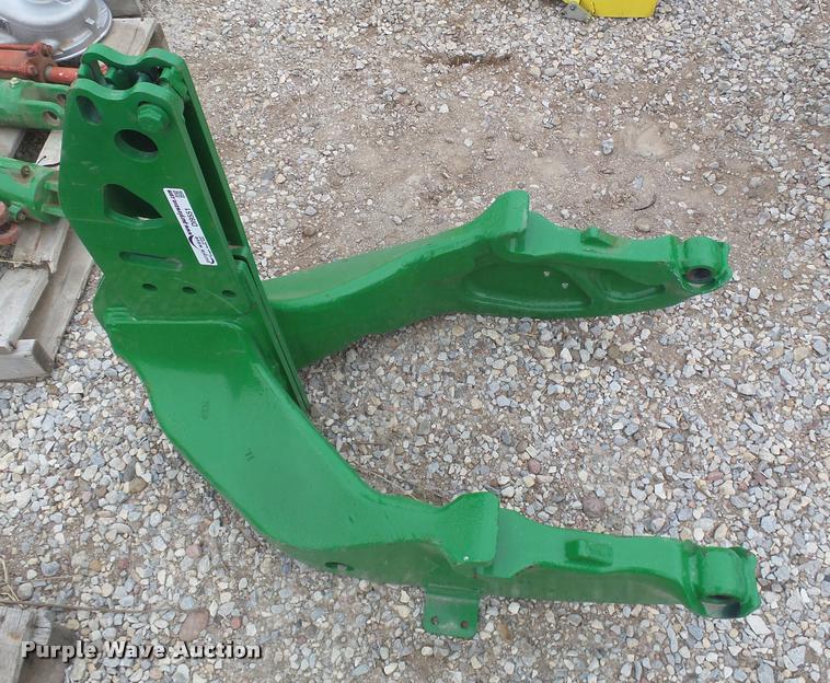 image for item DI9551 John Deere 563/673 loader bracket