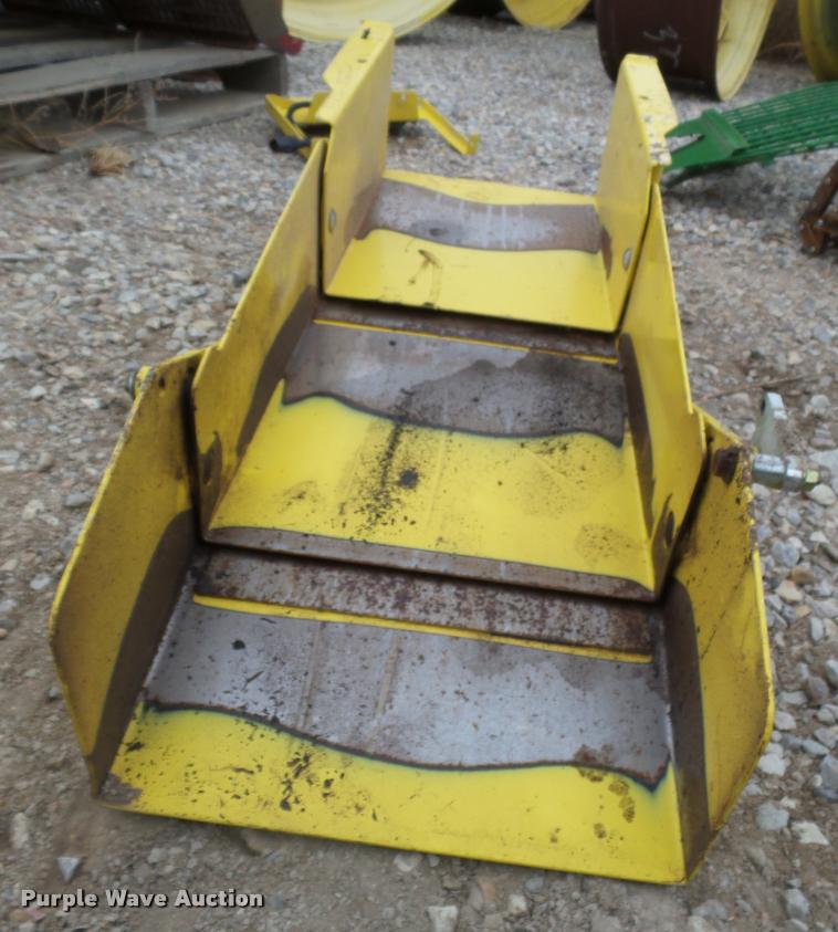 image for item DI9552 John Deere silage chopper spout