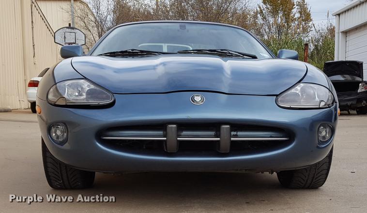 image for item F1731 2000 Jaguar XK8 convertible