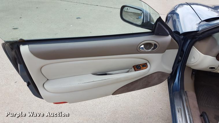 image for item F1731 2000 Jaguar XK8 convertible