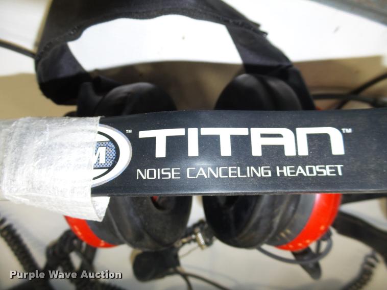 image for item F1736 (18) Tekk NT40 two-way radios