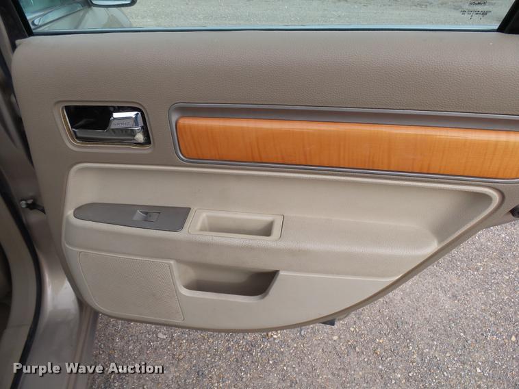 image for item K1002 2006 Lincoln Zephyr